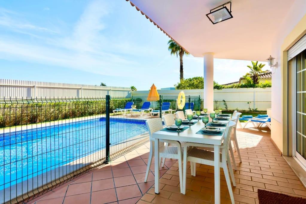 Villa Casa Luna With Saltwater Pool à Olhos de Agua  Extérieur photo