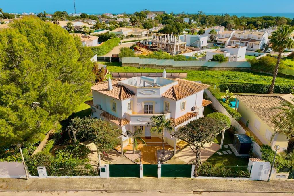 Villa Casa Luna With Saltwater Pool à Olhos de Agua  Extérieur photo